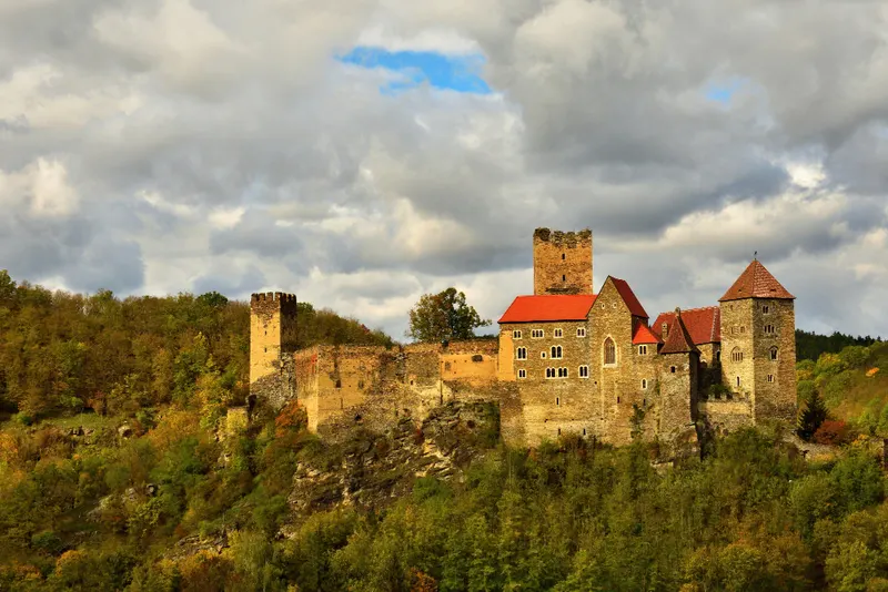 Panorama české krajiny s hrady a zámky